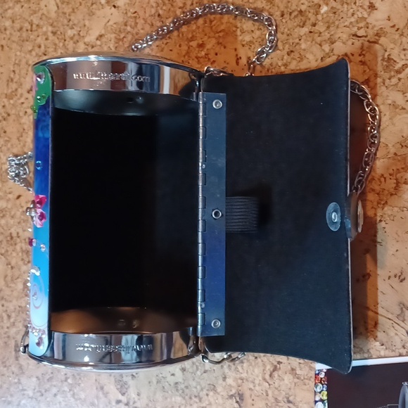 Little Earth Cyclone Flair Purse With Swarovski Crystals - Picture 4 of 9